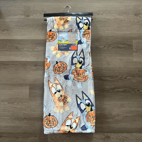 NWT Bluey & Bingo Halloween Fall Blanket Throw - Picture 1 of 2